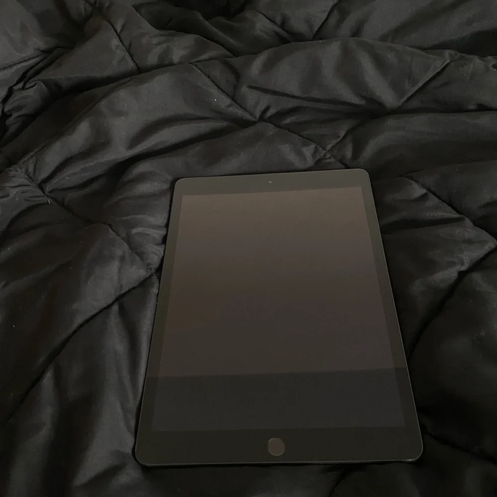 Apple Tablet - Dark Gray Finish